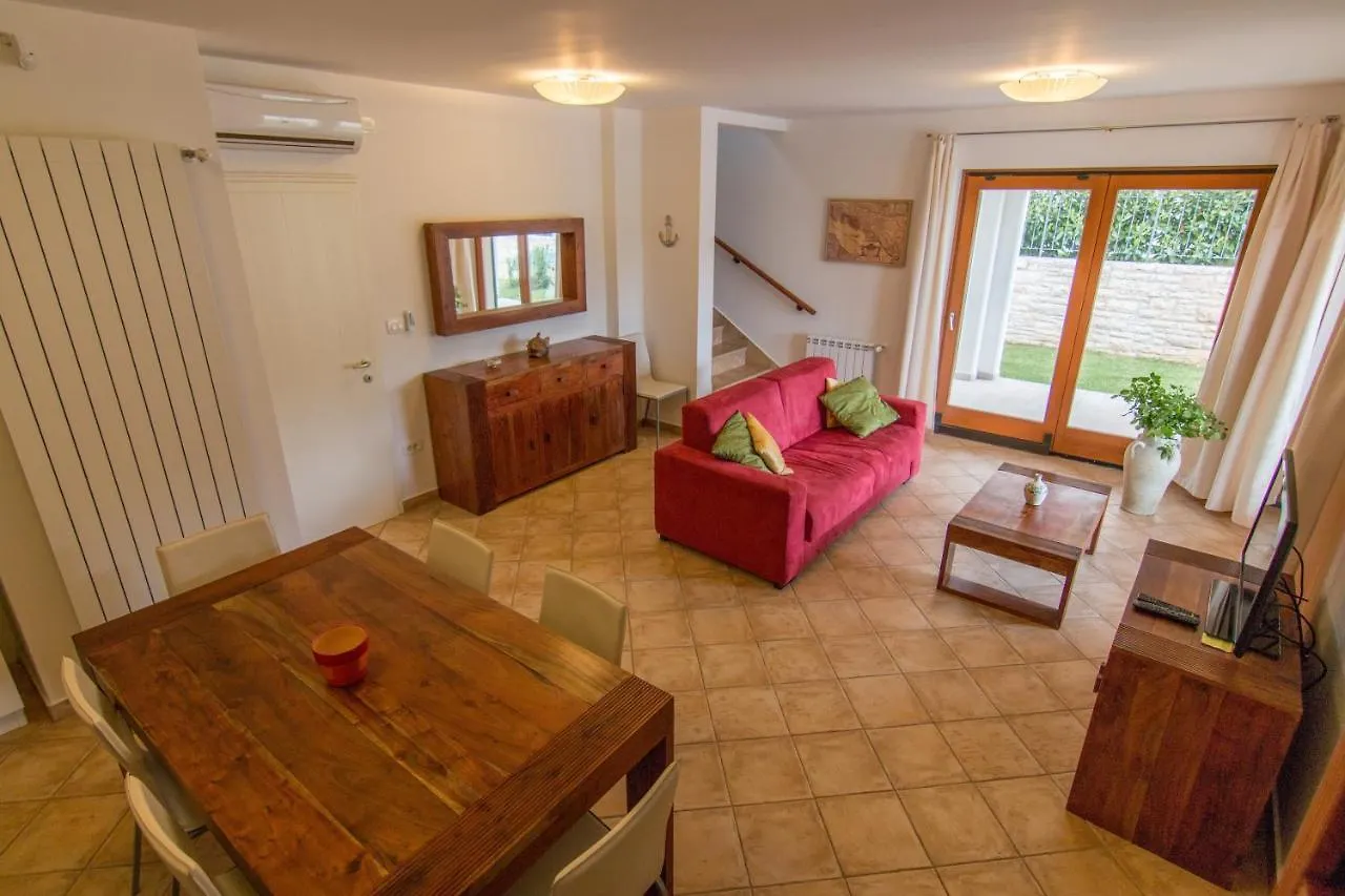 Vicani Villa: Spacious Apartment with Pool Ripenda Kras