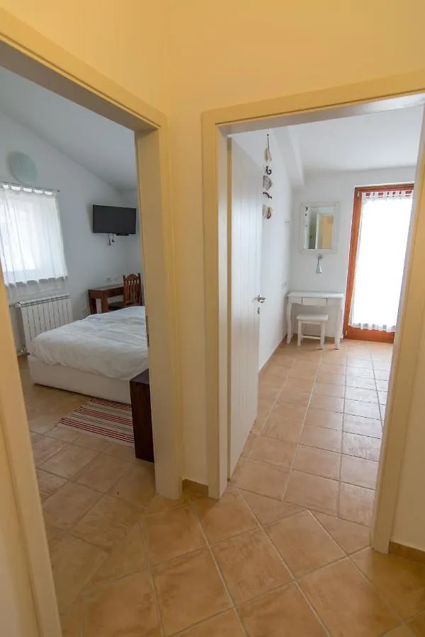 Vicani Villa: Spacious Apartment with Pool Ripenda Kras Croatia