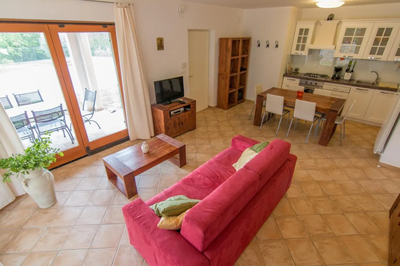 Vicani Villa: Spacious Apartment with Pool Ripenda Kras 0*,  Croatia