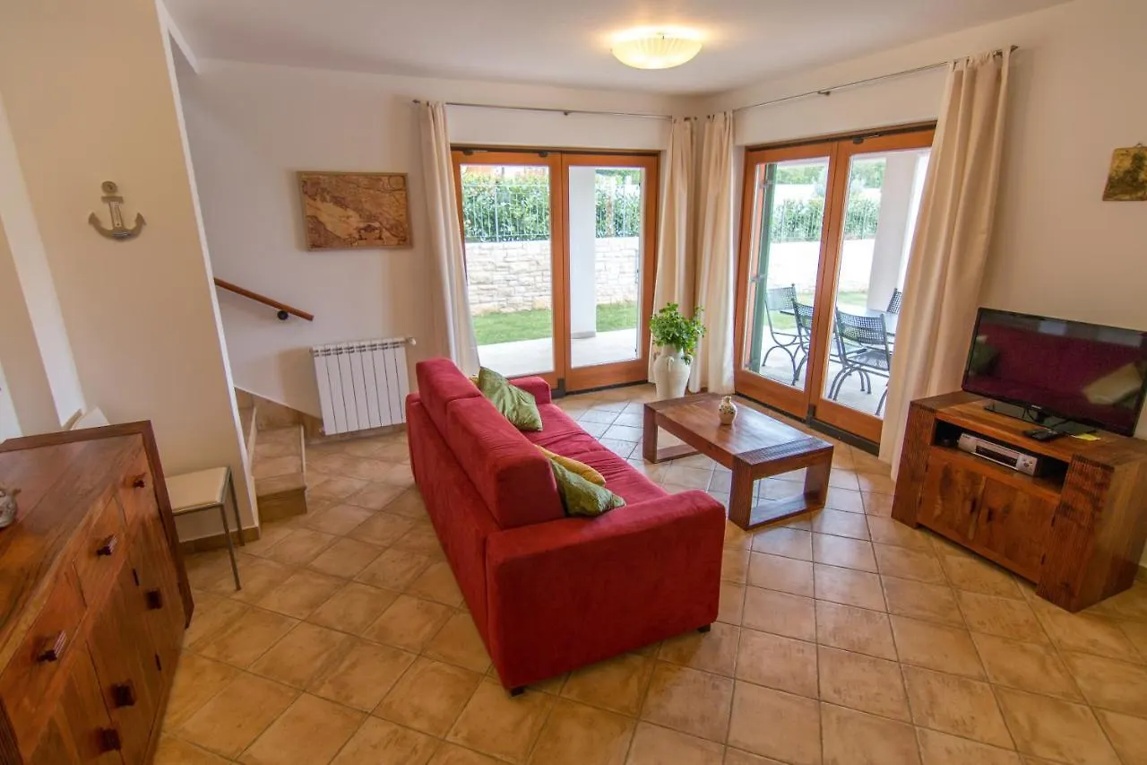 Vicani Villa: Spacious Apartment with Pool Ripenda Kras Croatia