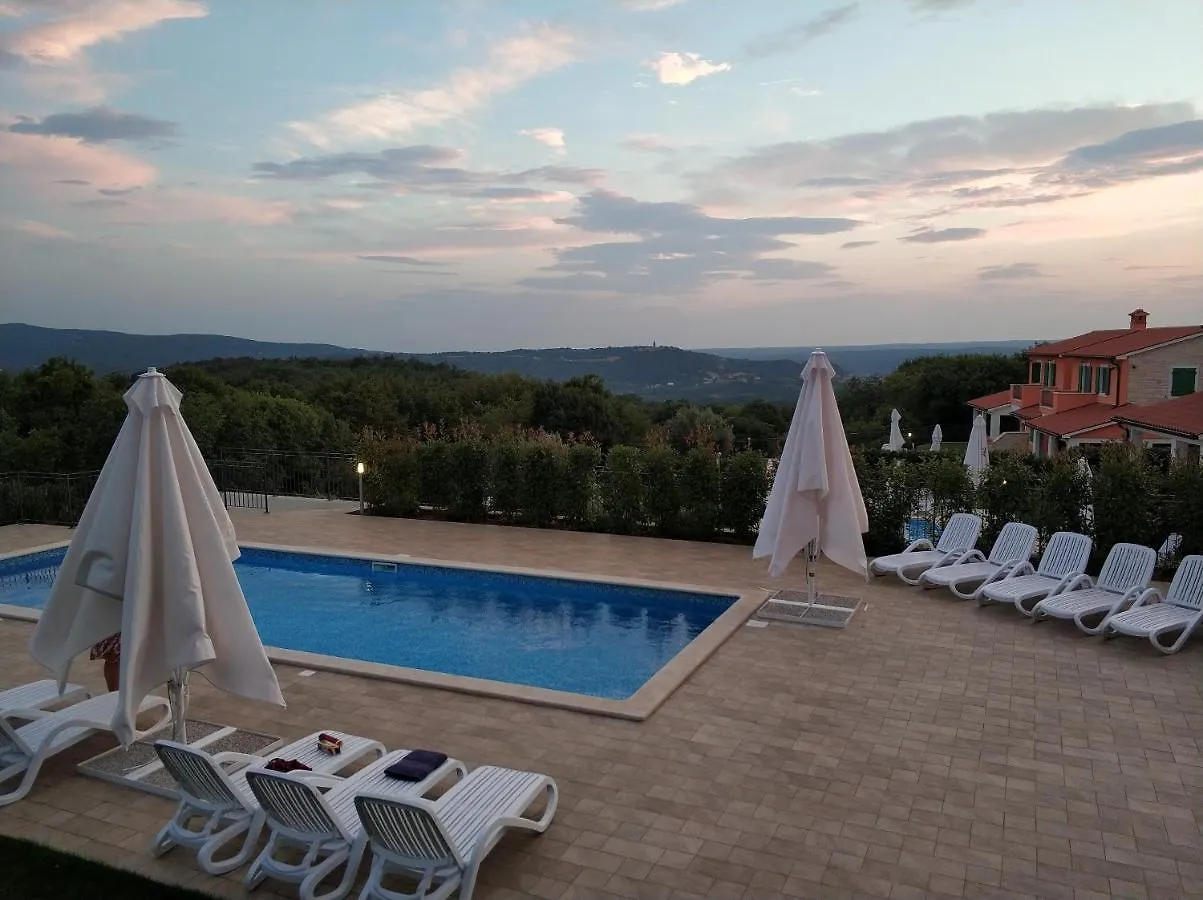 Vicani Villa: Spacious Apartment with Pool Ripenda Kras
